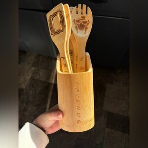 FRIENDS wooden kitchen utensil set